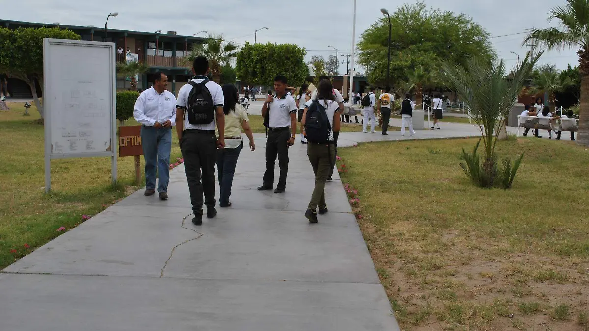 Los alumnos de preparatoria pueden acceder a las becas que se otorgan a través de la Fundación Esposos Rodríguez